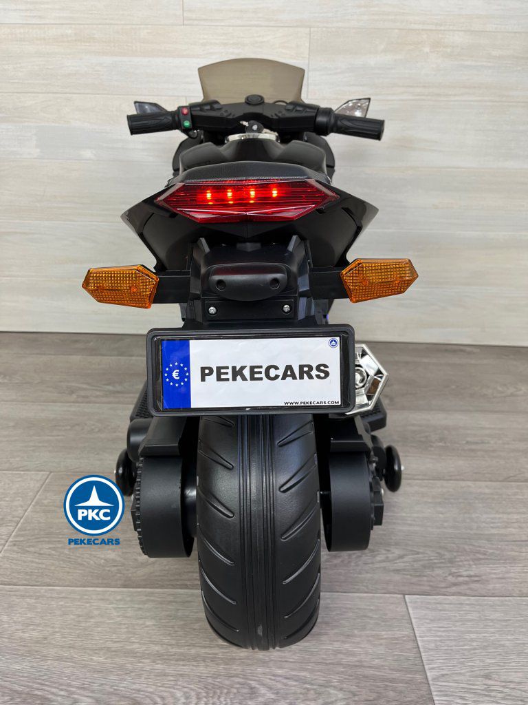 Moto de carreras negra special edition trasera