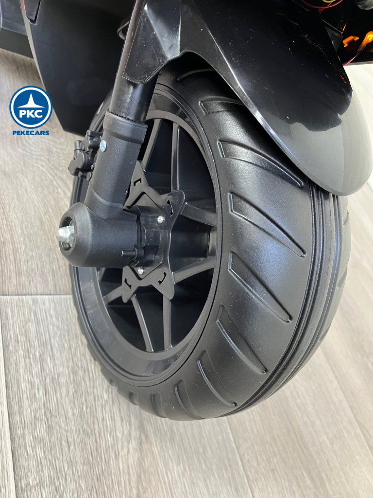 Moto de carreras negra special edition rueda