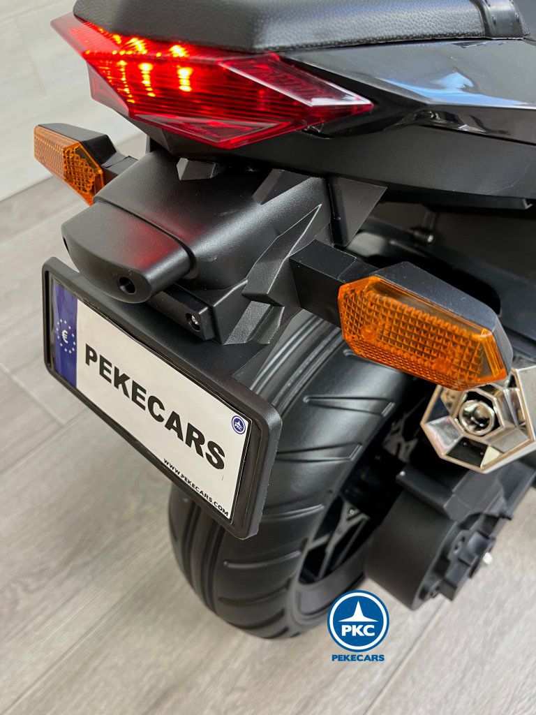 Moto de carreras negra special edition matricula