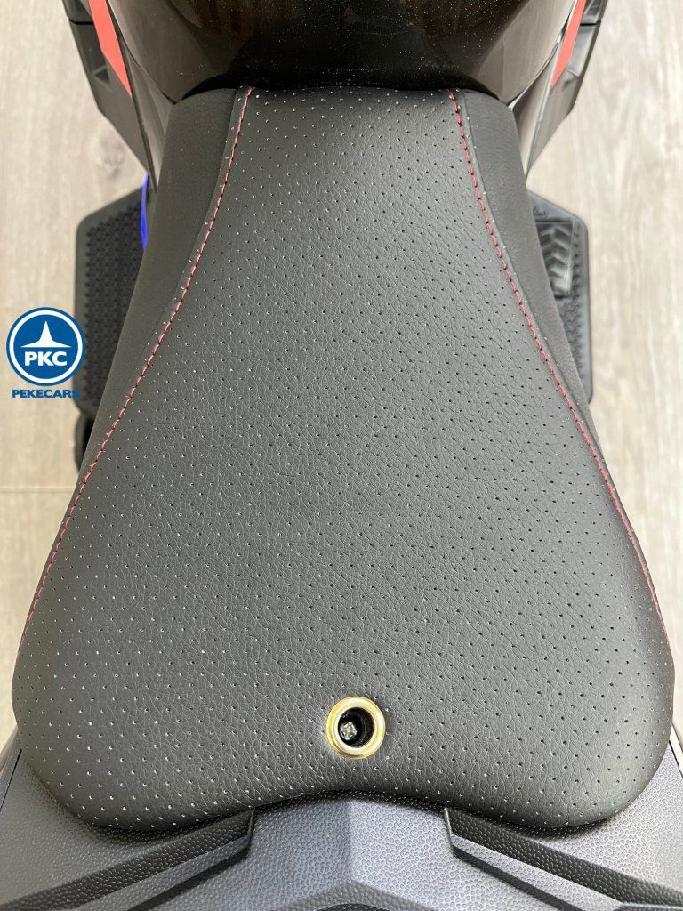 Moto de carreras negra special edition asiento piel