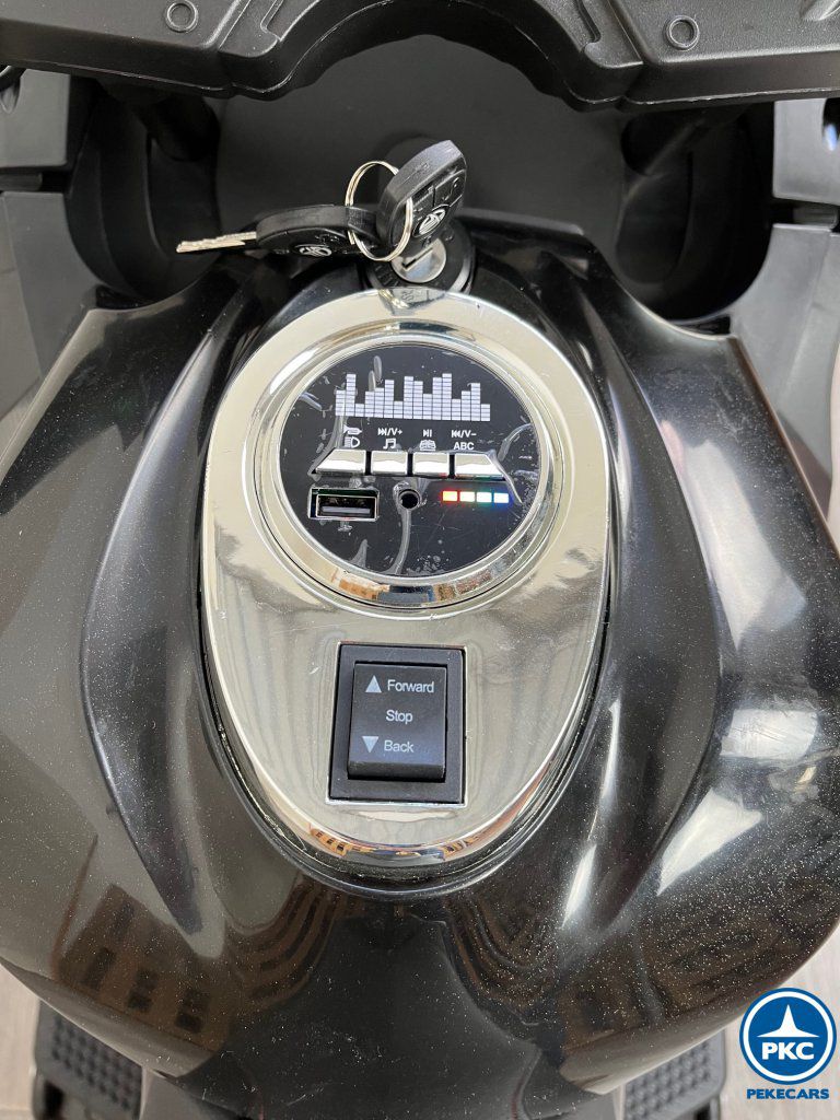 Moto de carreras negra special edition arranque