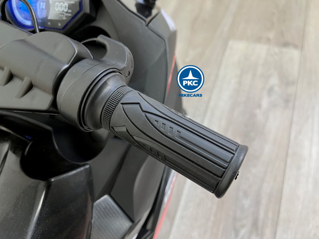 Moto de carreras negra special edition manillar