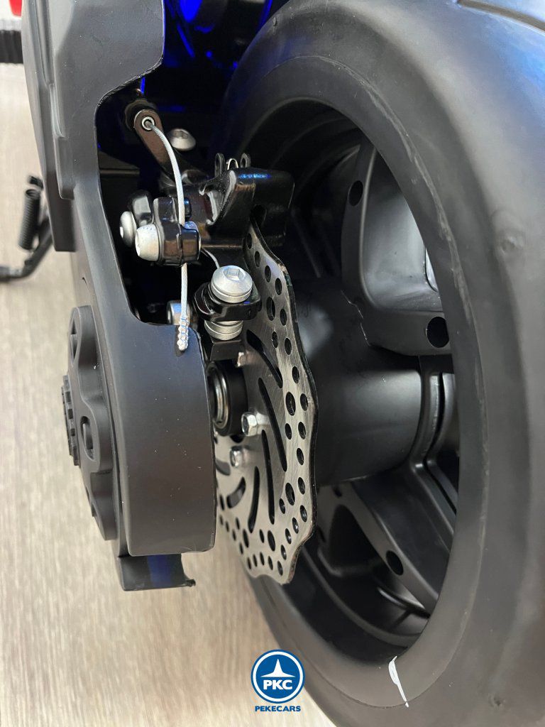 Moto de carreras estilo Ducati 24V Roja rueda trasera