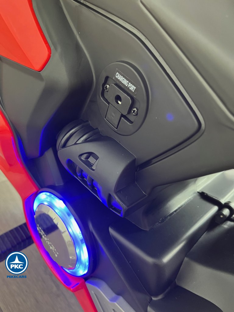 Moto de carreras estilo Ducati 24V Roja puerto de carga