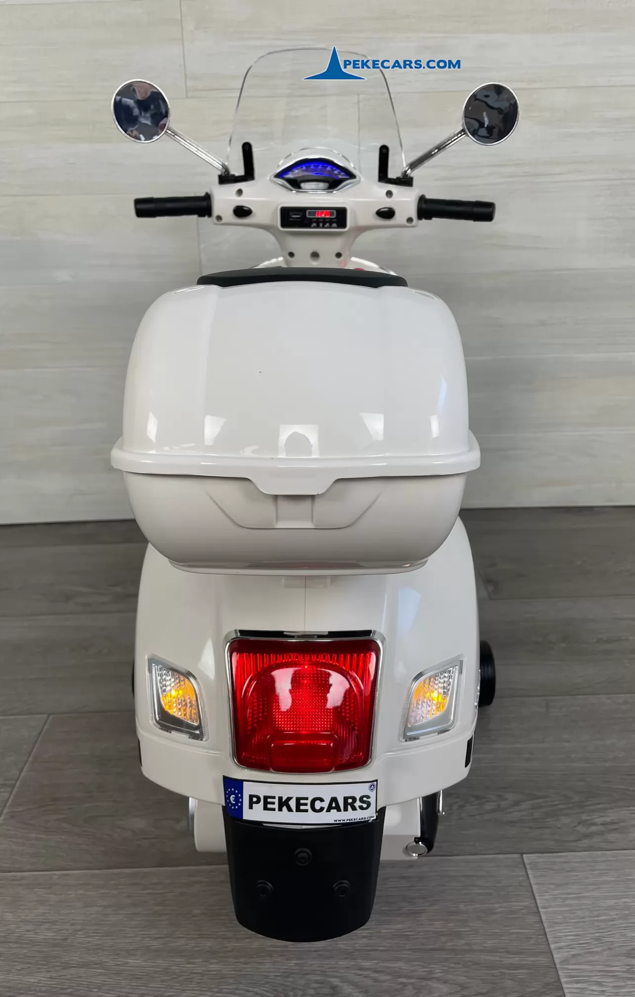 Moto Vespa GTS-S 12V blanco 3/4 parte trasera