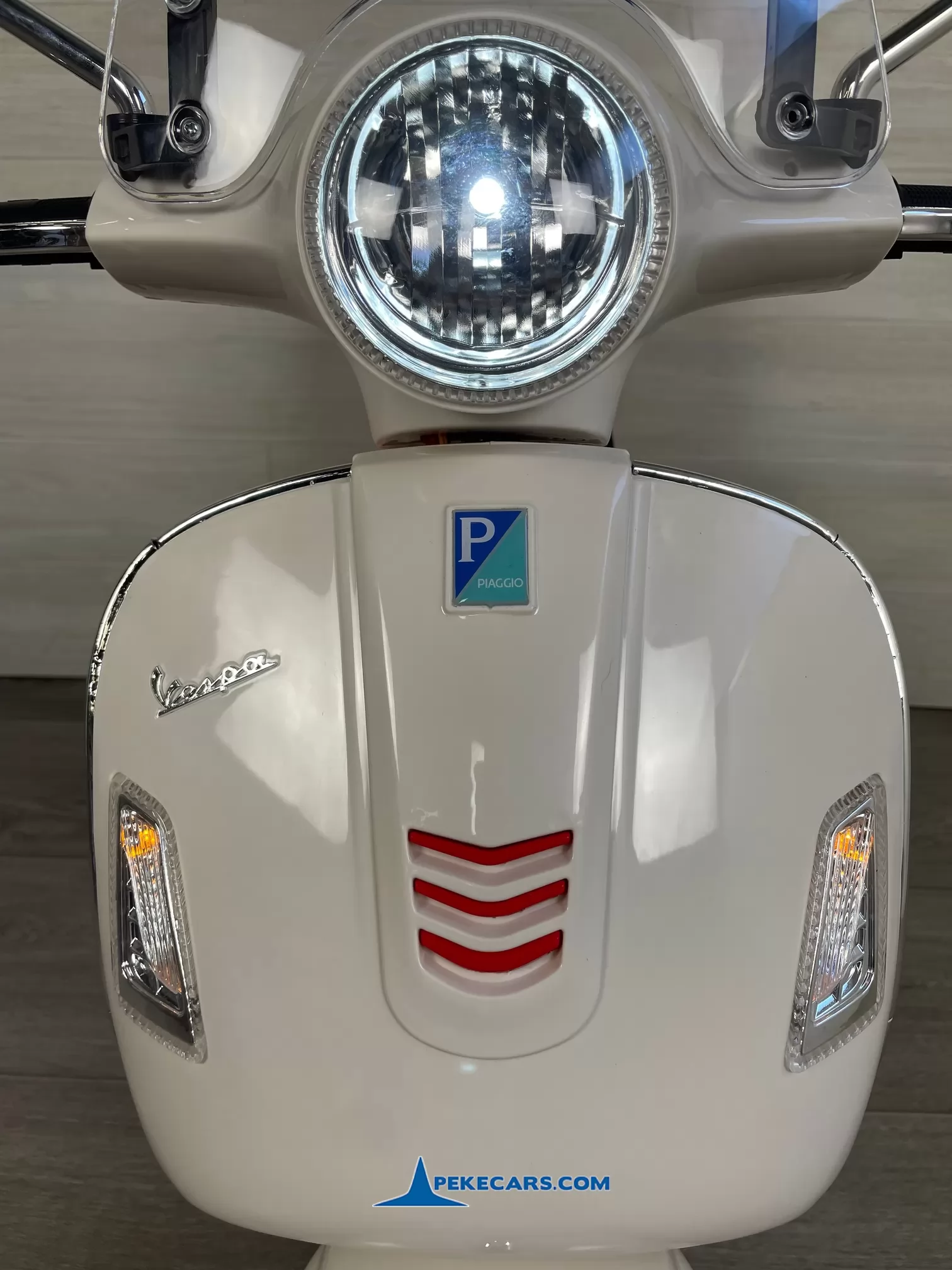 Moto Vespa GTS-S 12V blanco 3/4 luz frontal