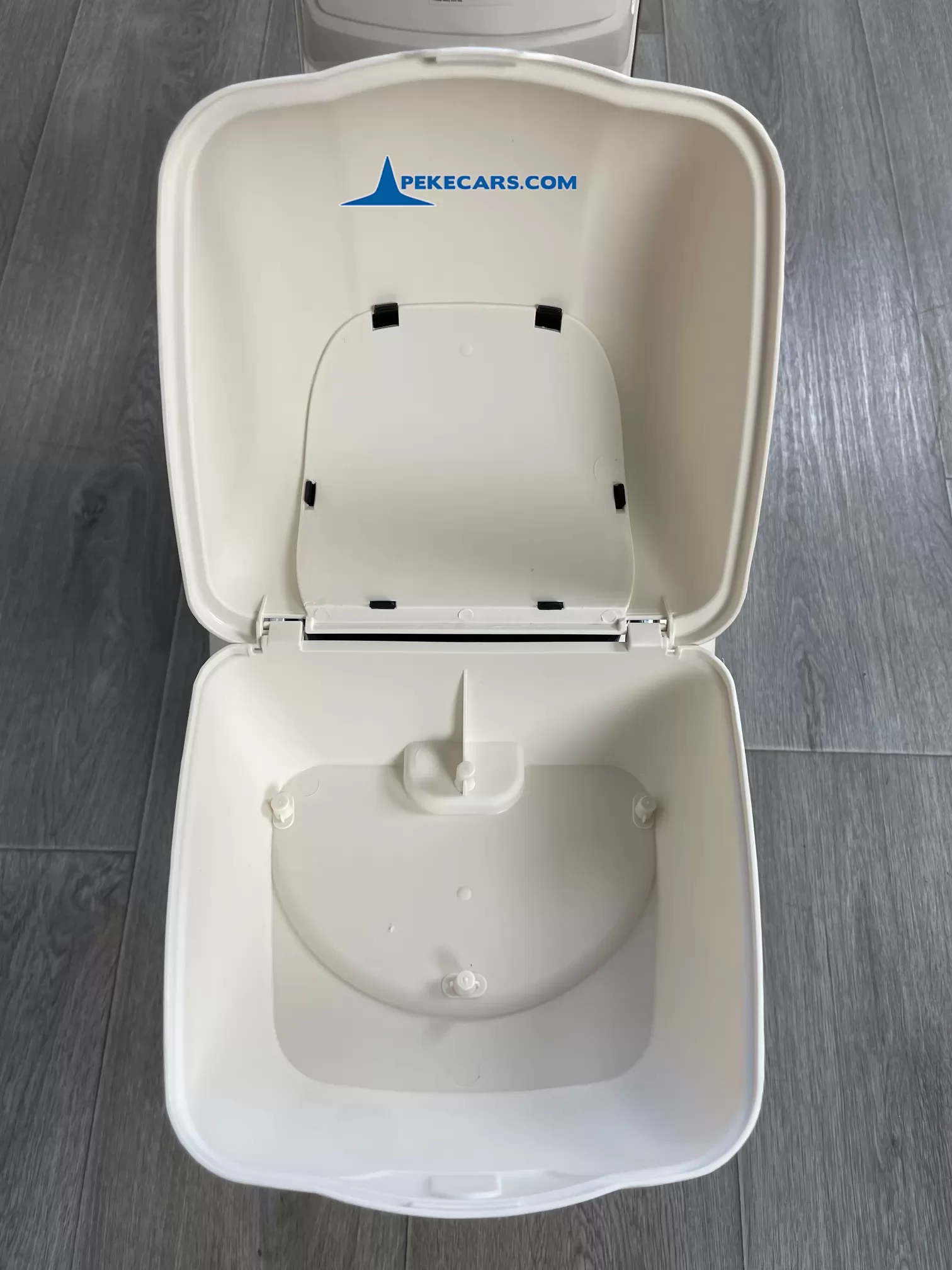 Moto Vespa GTS-S 12V blanco 3/4 baul abierto