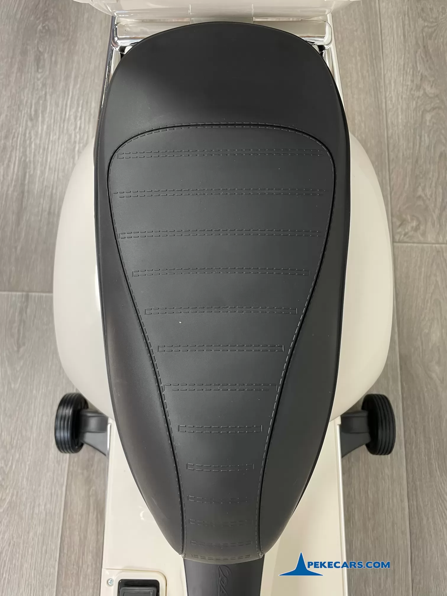 Moto Vespa GTS-S 12V blanco 3/4 asiento
