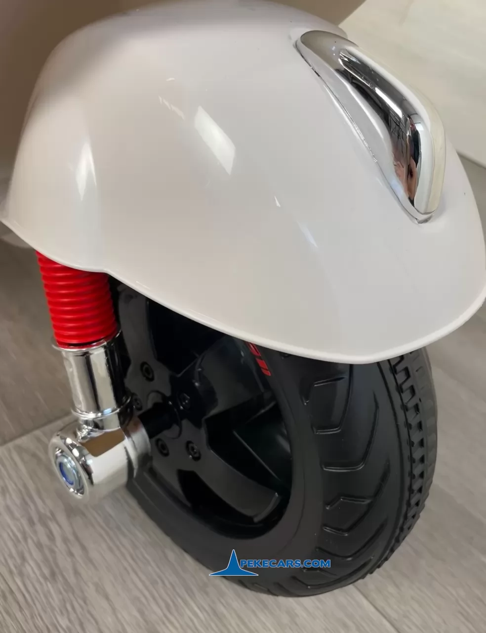 Moto Vespa GTS-S 12V blanco 3/4 rueda