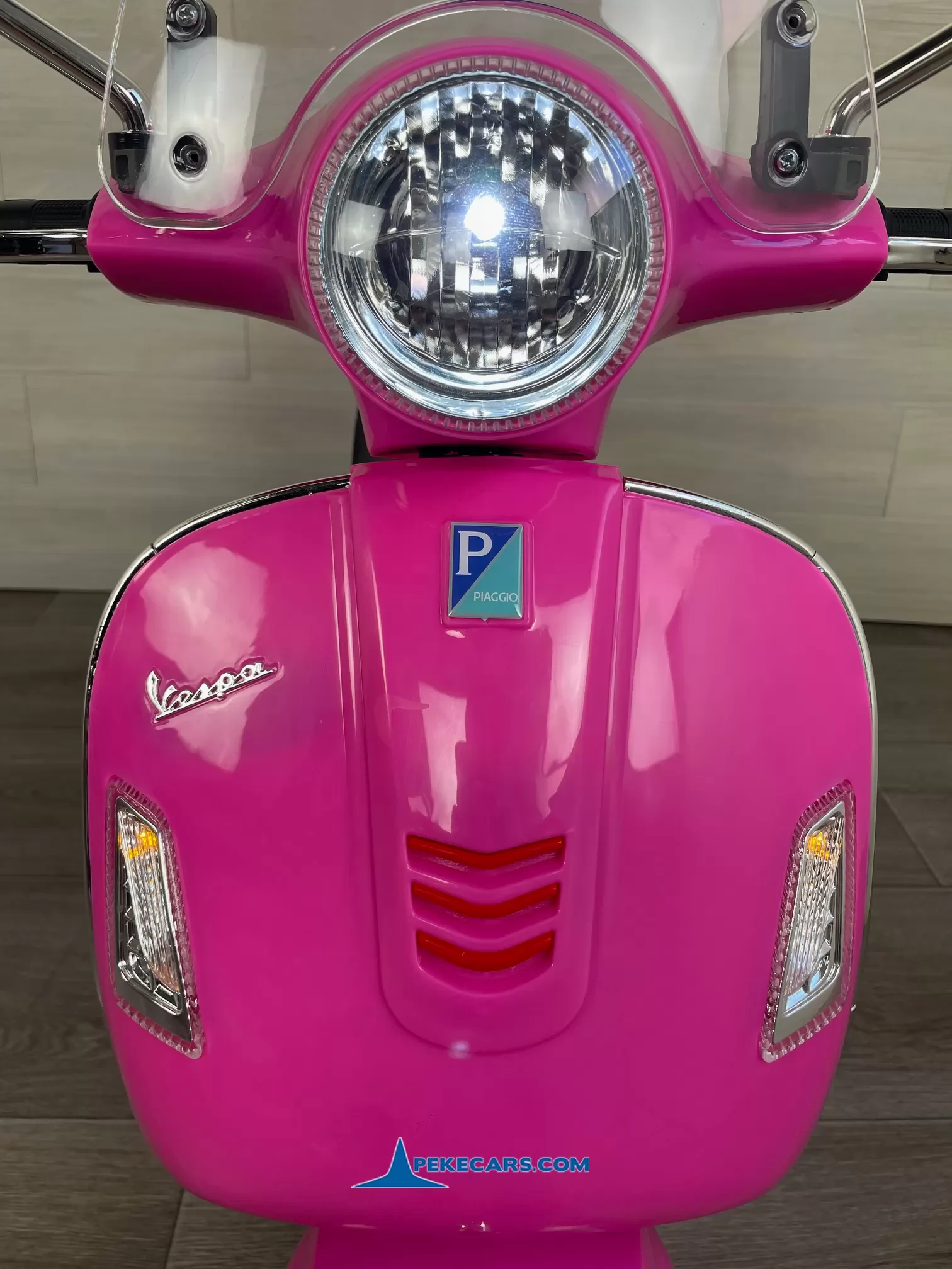 Moto Vespa GTS-S 12V rosa 3/4 faro