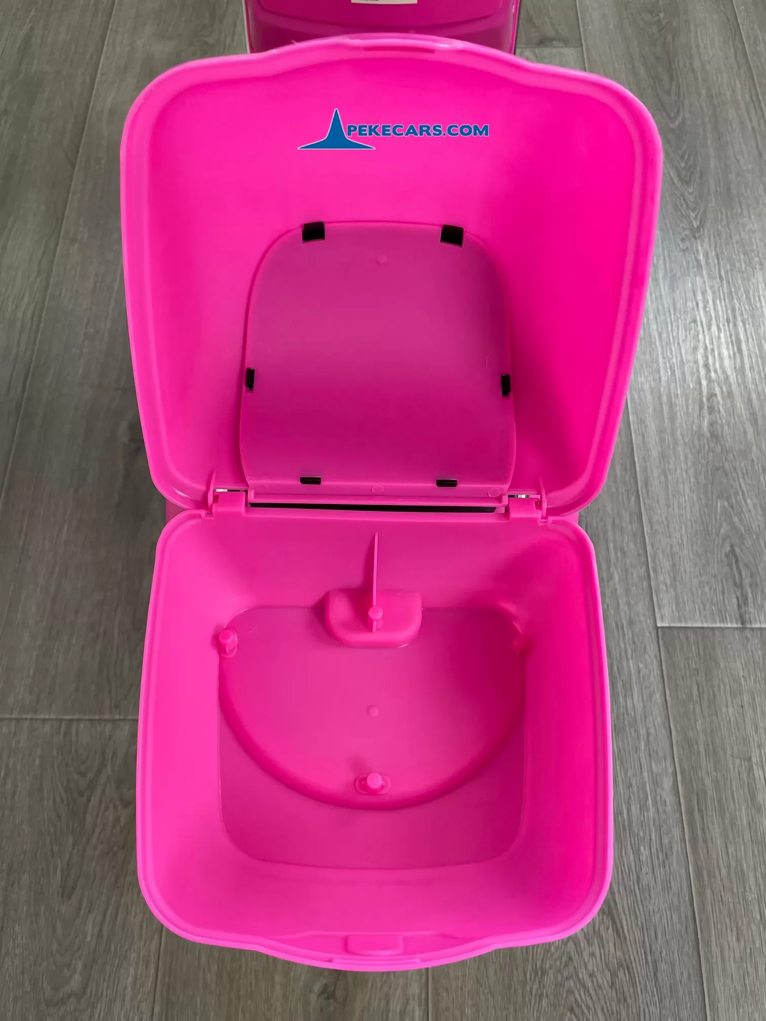 Moto Vespa GTS-S 12V rosa 3/4 baul abierto