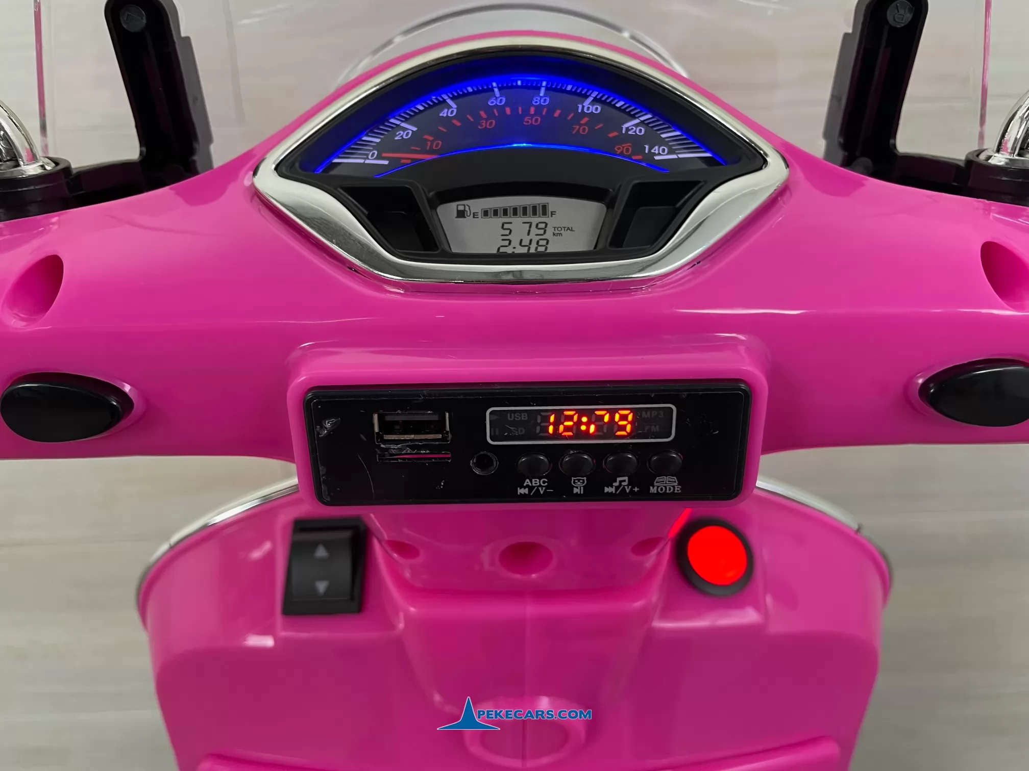 Moto Vespa GTS-S 12V rosa 3/4 botones