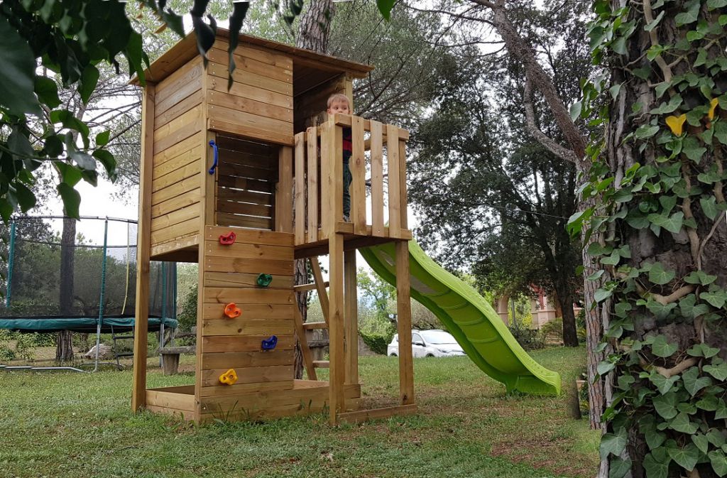 Torre Infantil Taga con pared de escalada