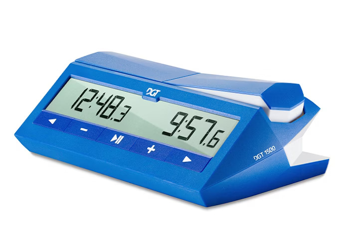 Reloj digital para ajedrez DGT 1500 color azul detalle lado derecho