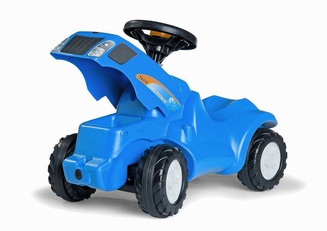 Detalle del capó abierto mini tractor new holland