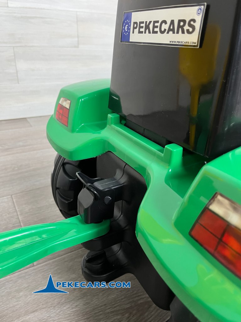 Tractor a pedales infantil 3001 con remolque enganche