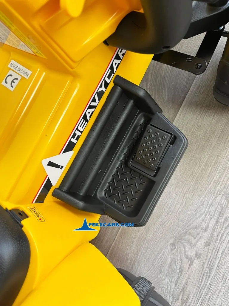 Tractor Electrico Peketrac 3100 12V 2.4G Amarillo interior