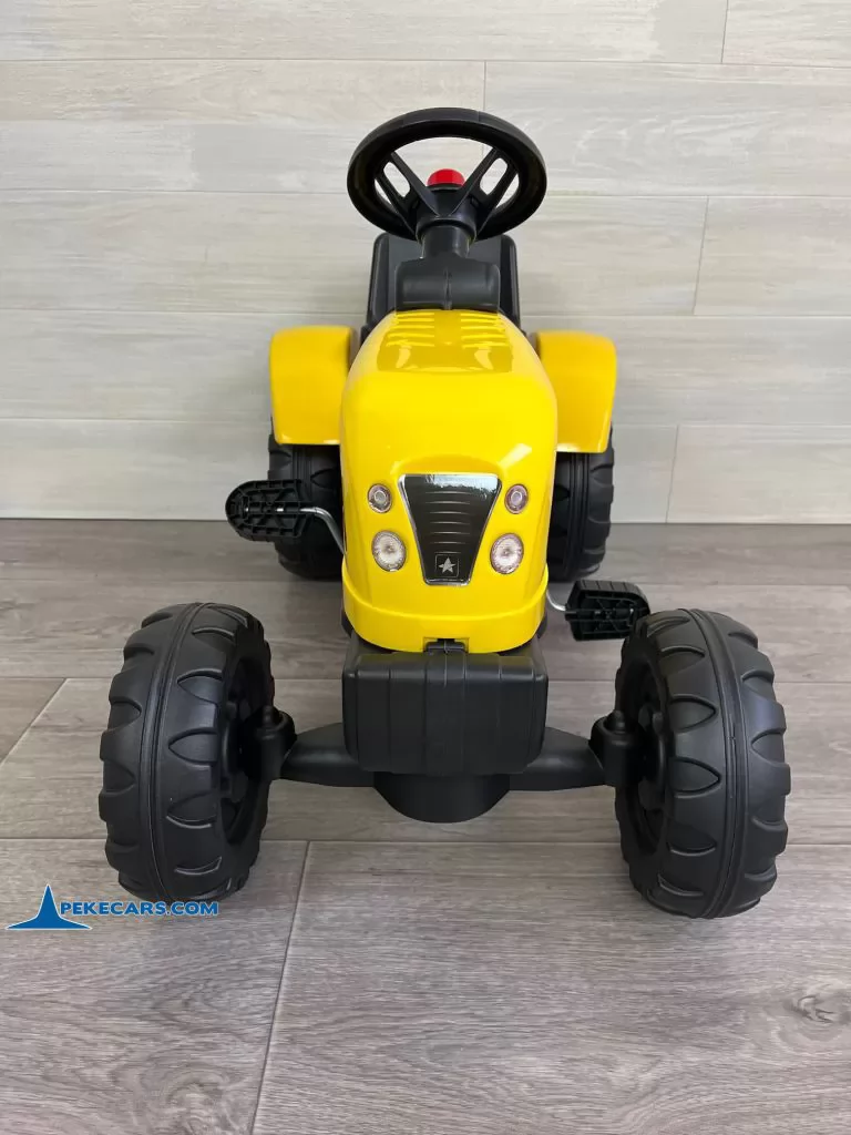 Tractor a pedales 3001 con remolque amarillo frontal