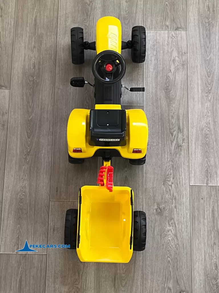 Tractor a pedales 3001 con remolque amarillo vista aérea