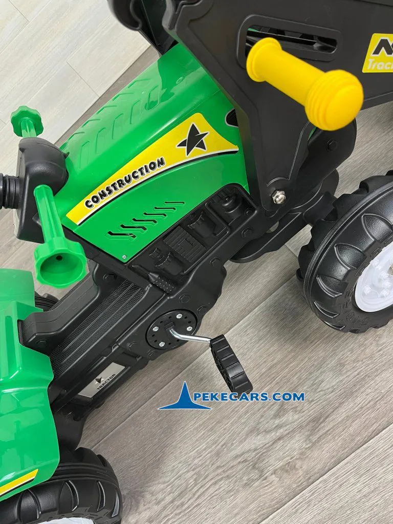 Tractor a pedales infantil Verde con Remolque y Pala detalles