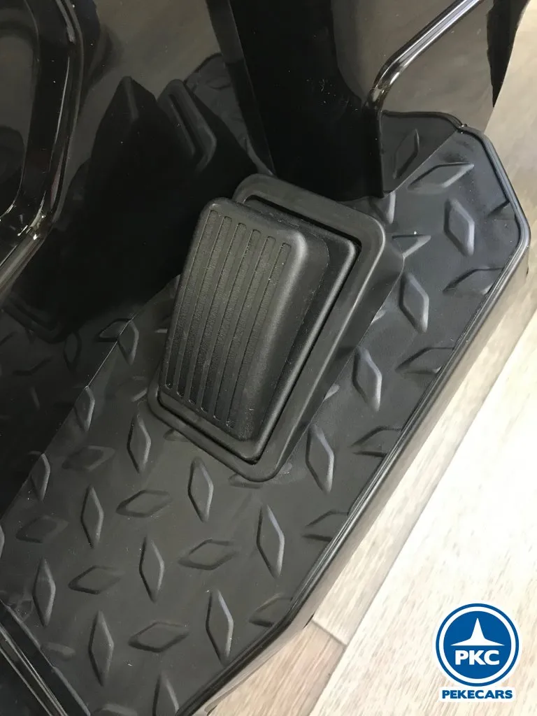 Tractor Electrico Peketrac 4100 12V 2.4G Verde - vista pedal