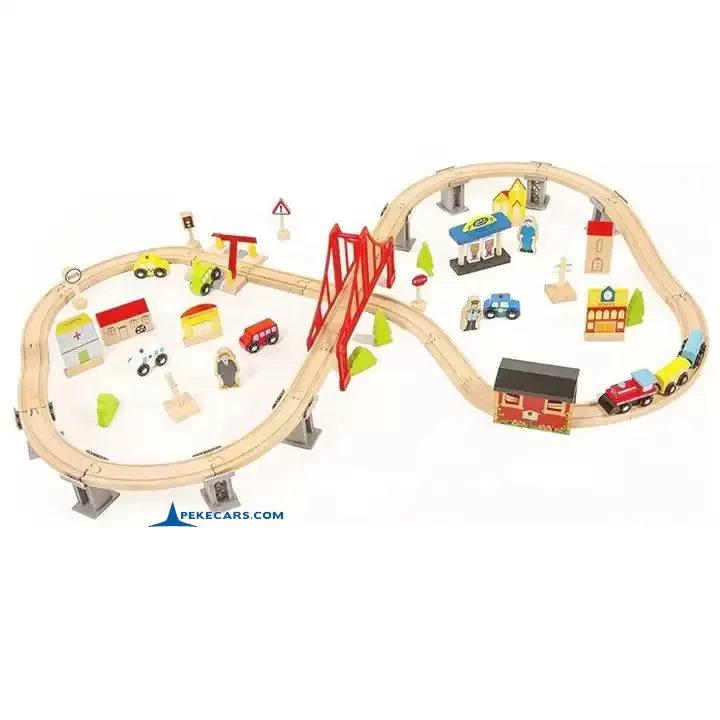 Set de madera con Tren a pilas y 70 piezas